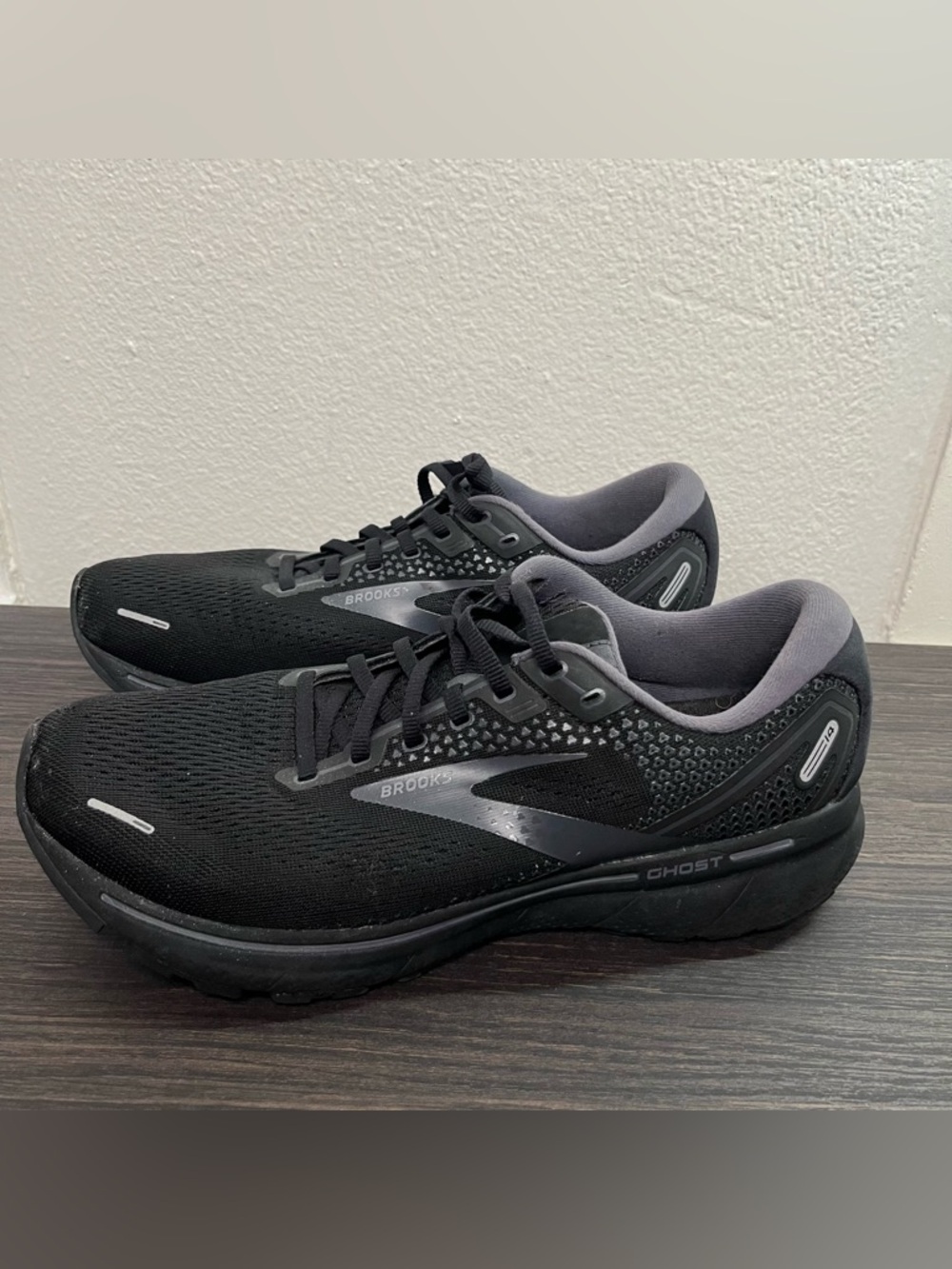 Brooks Men's Ghost Running Shoes - Black and Gray EUC Train Athletic Active